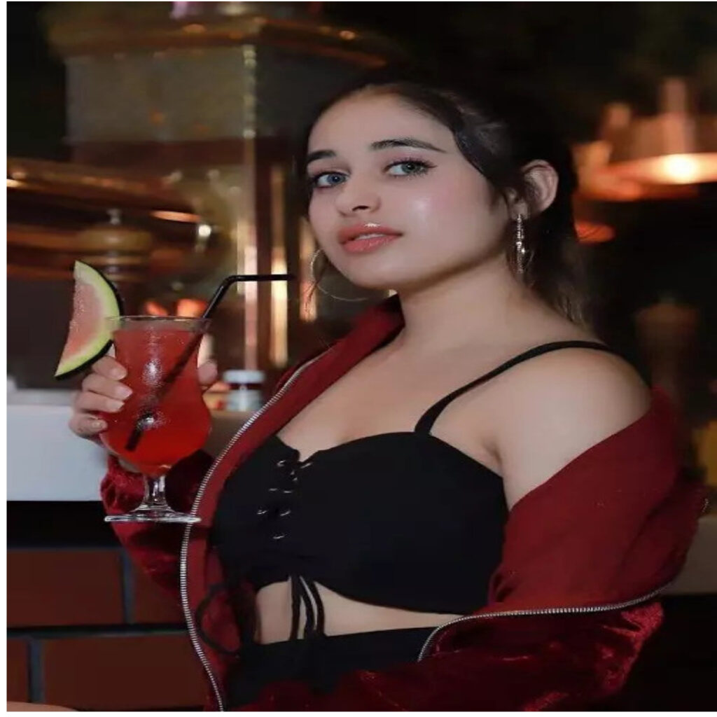 A SLIM GIRL 22 YEARS OLD NAME IS PUSHPA IN BLACK DRESS STANDING POSITION IN SEXY WAY